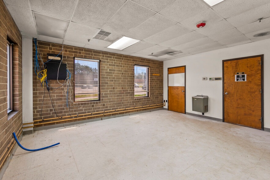 More Photos Of 1908 Nuggett Rd, High Point Warehouse For Lease