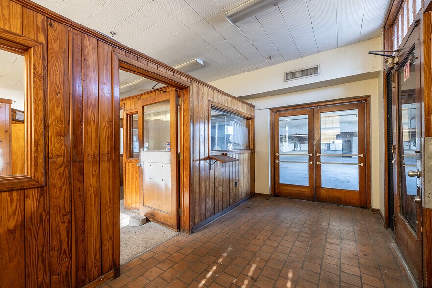 More Photos Of 2127 Hubbard St, Jacksonville Manufacturing For Sale