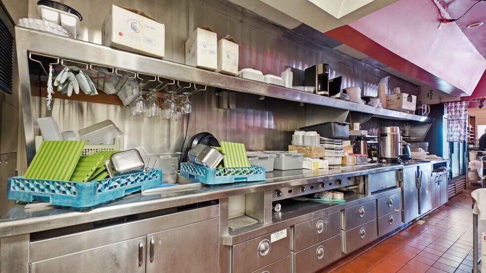 More Photos Of 409 Main St, El Segundo Storefront For Sale
