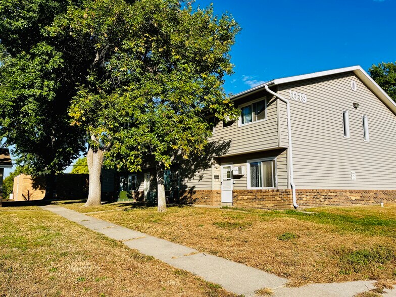 More Photos Of 1015-1021 Walnut St, Yankton Apartments For Sale