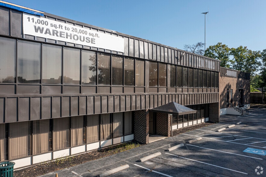 More Photos Of 44 Industrial Park Dr, Waldorf Warehouse For Lease
