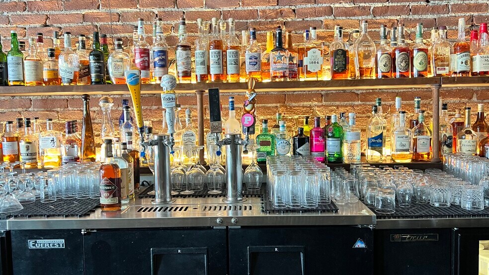 More Photos Of 152 S Brand Blvd, Glendale General Retail For Lease