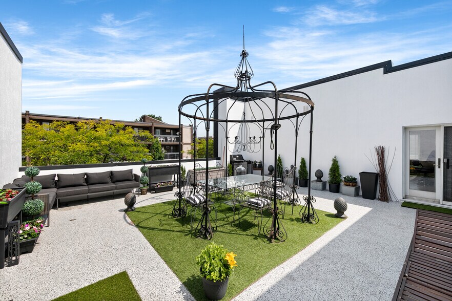 More Photos Of 839 Erie E, Windsor Restaurant For Sale