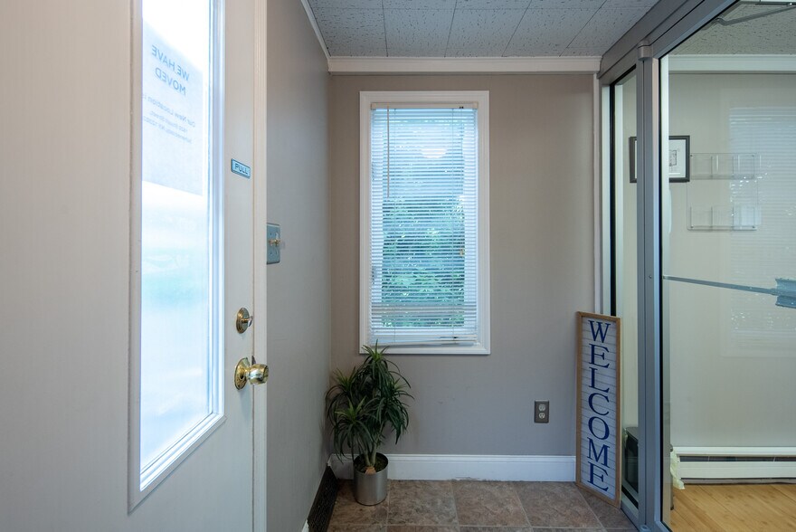 More Photos Of 1221 Altamont Ave, Schenectady Office For Sale