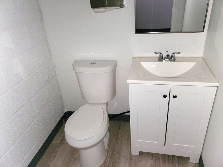 More Photos Of 1001 Fairmont Pky, Pasadena Unknown For Lease