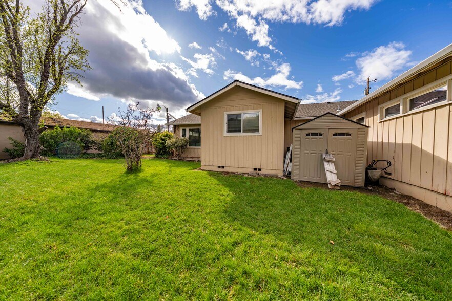 More Photos Of 21990 Highway 62, Shady Cove Healthcare For Sale