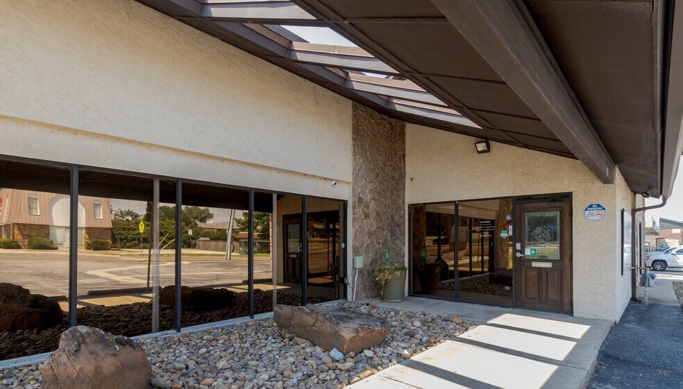 More Photos Of 638 Londonderry Ln, Denton Medical For Lease