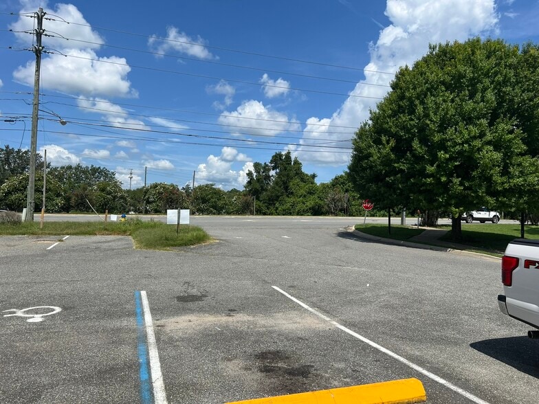 More Photos Of 3485 S Monroe St, Tallahassee Showroom For Sale