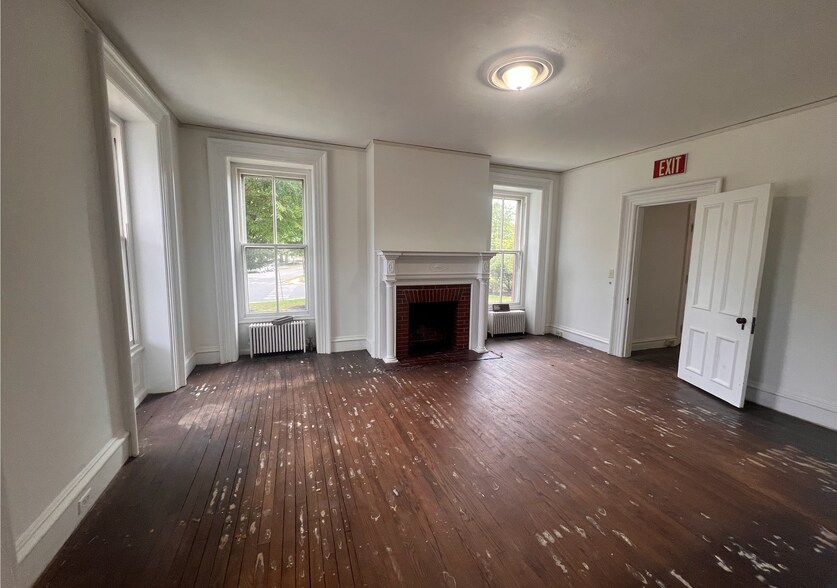 More Photos Of 2 Main St, Flemington Restaurant For Sale