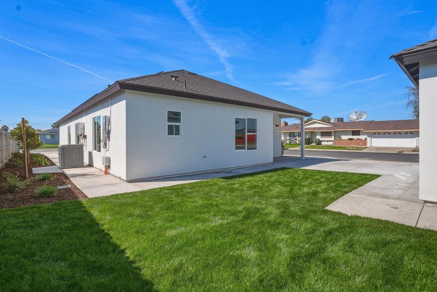 More Photos Of 1646 Clinton St, Delano Multifamily For Sale