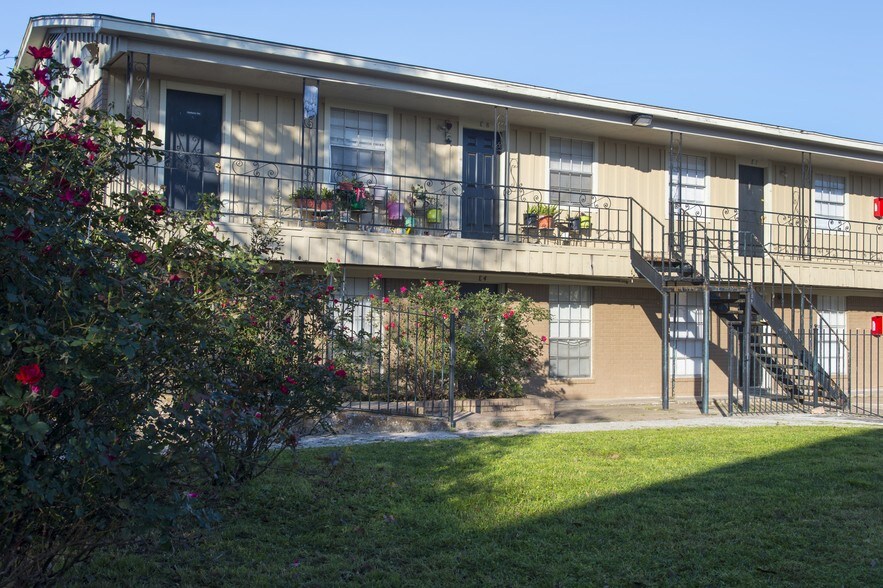 More Photos Of 3300 S College Ave, Bryan Apartments For Sale