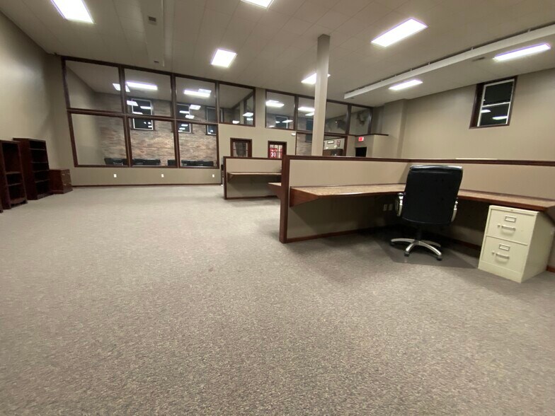 More Photos Of 520 E St, Fairbury Storefront Retail Office For Sale