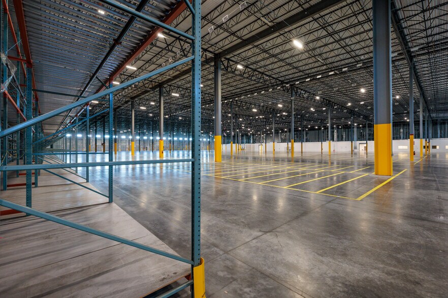More Photos Of 8401 State Road 33 N, Lakeland Distribution For Lease