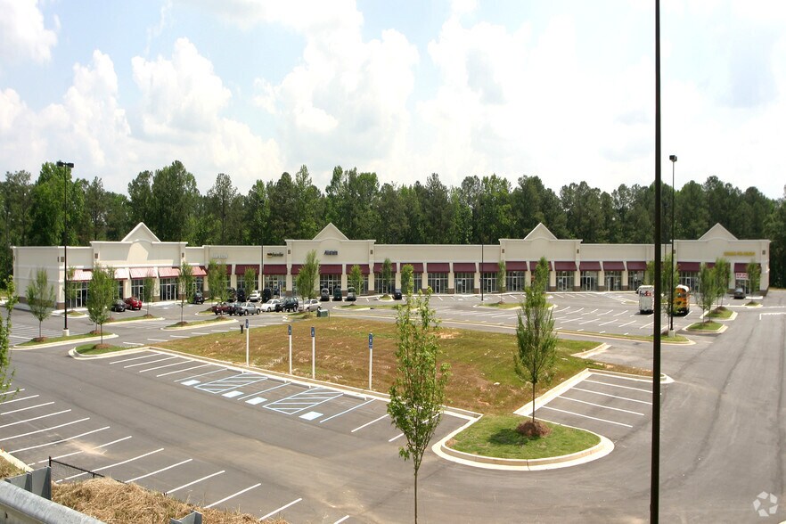 More Photos Of 8200 Mall Pky, Lithonia General Retail For Lease
