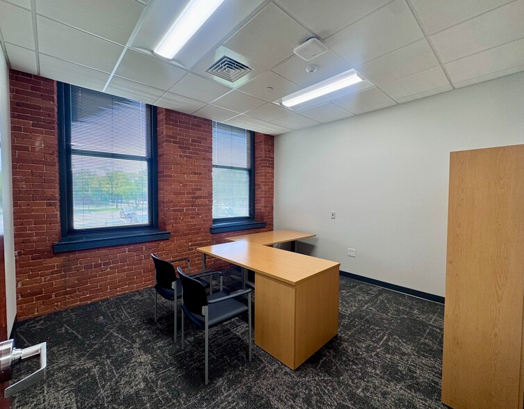 More Photos Of 1 Federal St, Springfield Flex For Lease