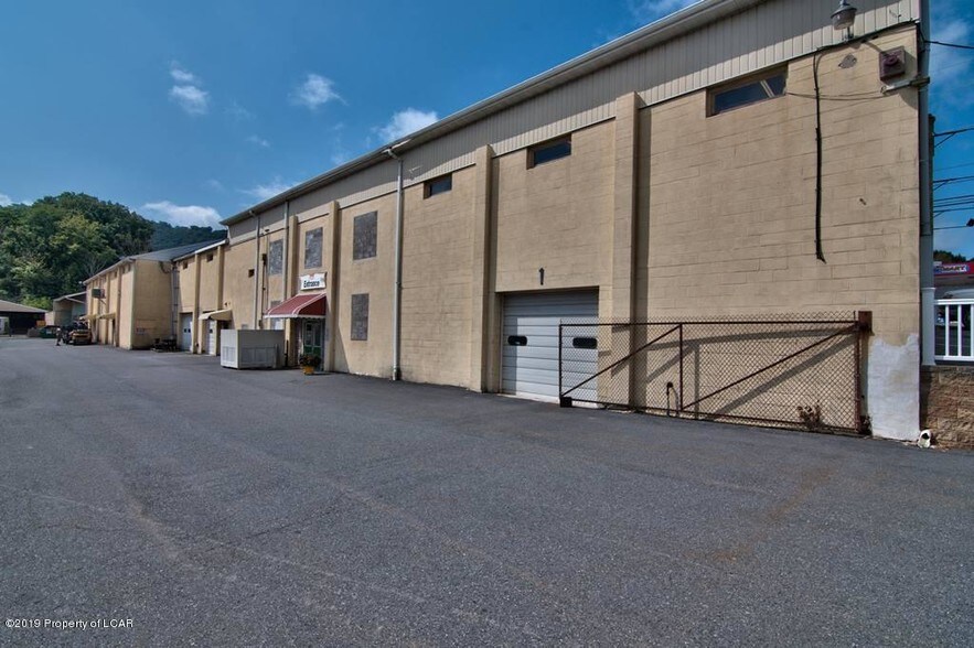 More Photos Of 541 State Route 93, Sugarloaf Light Distribution For Lease