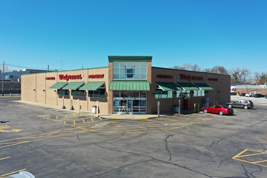 More Photos Of 1311 IL-48, Decatur Drugstore For Sale
