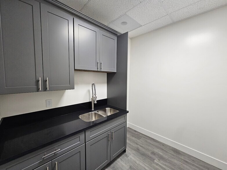 More Photos Of 1800 E 16th St, Los Angeles Warehouse For Lease