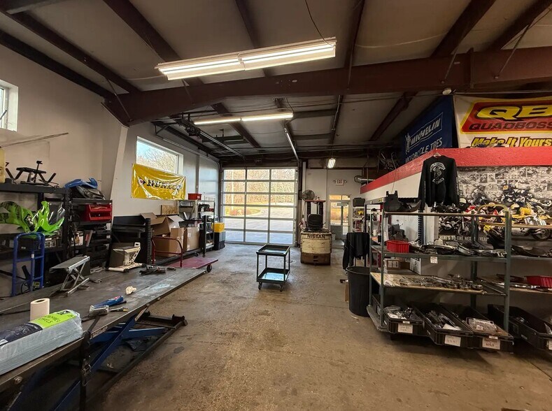 More Photos Of 5588 W River Dr, Comstock Park Manufacturing For Lease