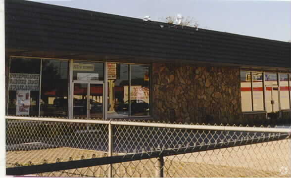 More Photos Of 3395 E Bay Dr, Largo General Retail For Lease