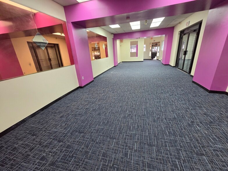 More Photos Of 4912-4922 30th Ave, Woodside Storefront Retail Office For Lease