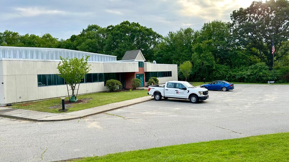 More Photos Of 15 Wisconsin Ave, Norwich Warehouse For Lease