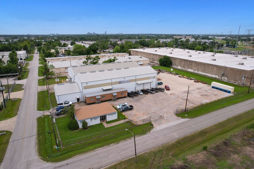 More Photos Of 11505 Todd St, Houston Manufacturing For Lease