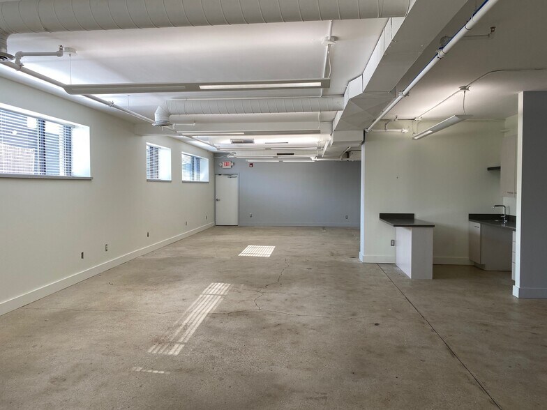 More Photos Of 333 W 7th St, Royal Oak Office For Lease