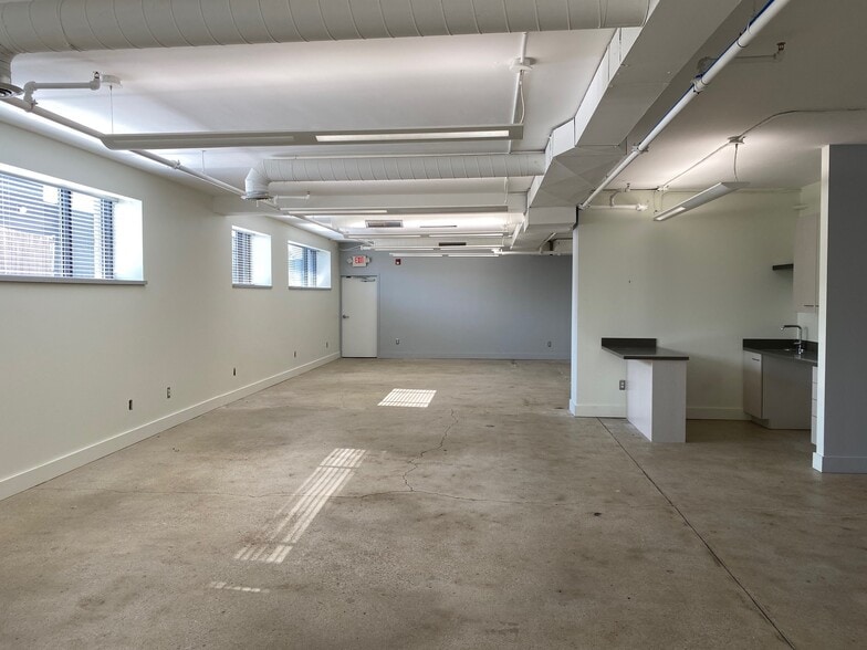 More Photos Of 333 W 7th St, Royal Oak Office For Lease