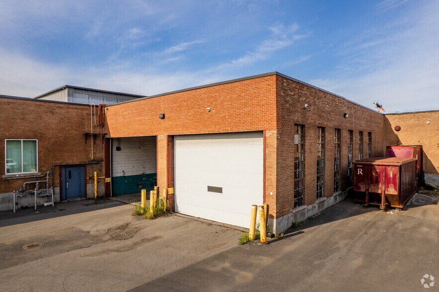 More Photos Of 5415 Ch de la Côte-de-Liesse, Montréal Warehouse For Sale