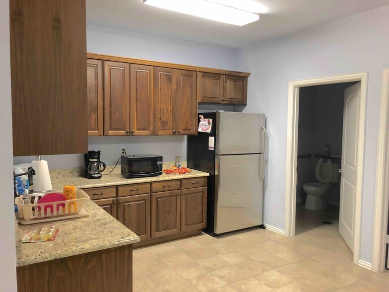 More Photos Of 124 Rose Ln, Frisco Warehouse For Lease