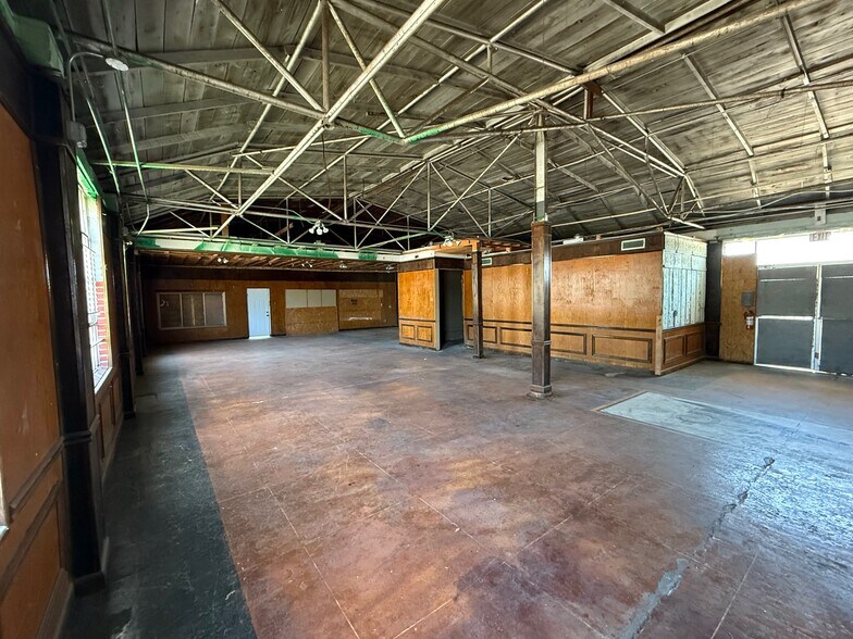 More Photos Of 401 S 8th St, Waco General Retail For Sale