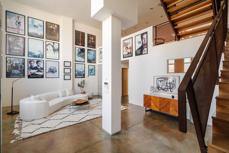 Primary Photo Of 1320 Abbot Kinney Blvd, Venice Loft Creative Space For Sale