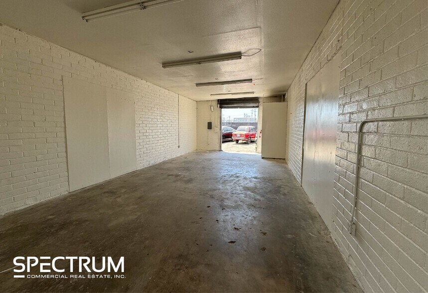 More Photos Of 14516-14524 Arminta St, Panorama City Warehouse For Lease