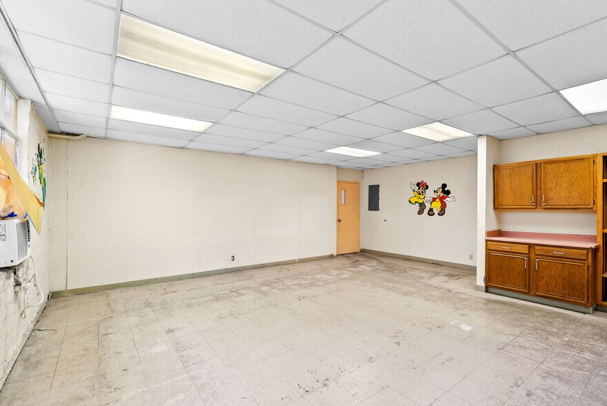 More Photos Of 1701 W Woodlawn Ave, San Antonio Religious Facility For Sale