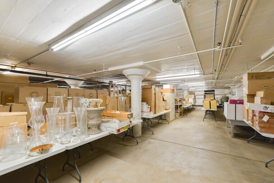 More Photos Of 2734 Lasalle St, Saint Louis Showroom For Sale