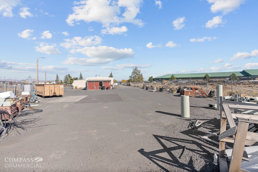 More Photos Of 498 SW Veterans Way, Redmond Industrial For Sale