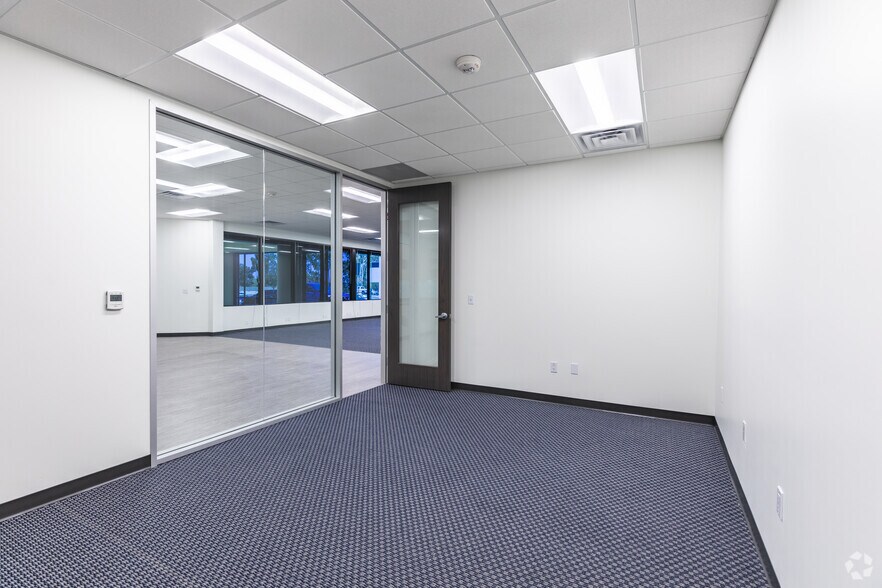 More Photos Of 5675 Ruffin Rd, San Diego Office For Lease