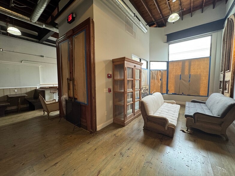 More Photos Of 414 Northampton St, Easton Restaurant For Lease