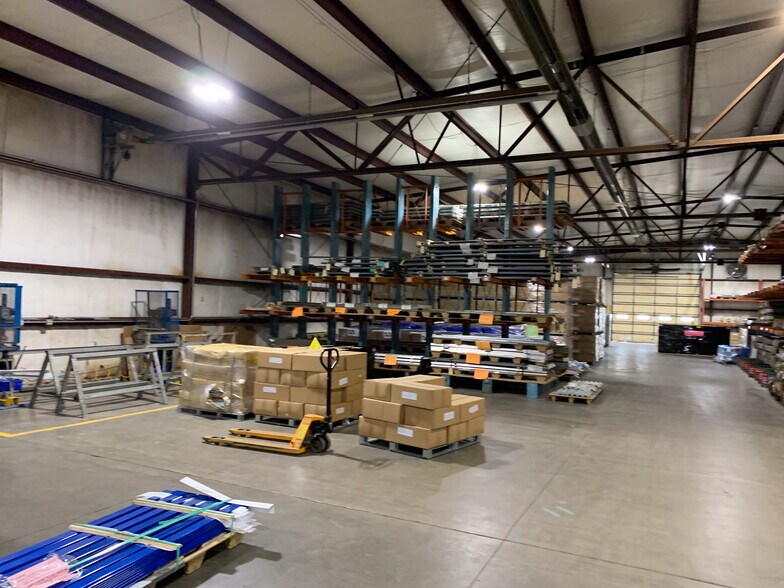 More Photos Of 1205 E Summit St, Maquoketa Warehouse For Lease