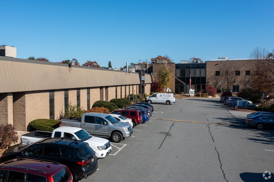 More Photos Of 4 Suburban Park Dr, Billerica Research And Development For Lease