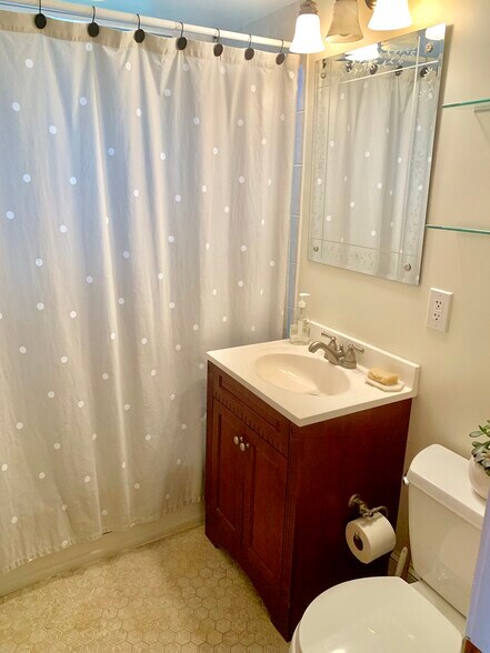 More Photos Of 111 E Uhler Ave, Alexandria Apartments For Sale