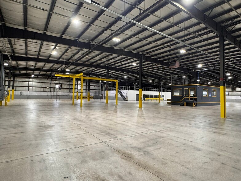More Photos Of 11220 E Main St, Huntley Manufacturing For Lease