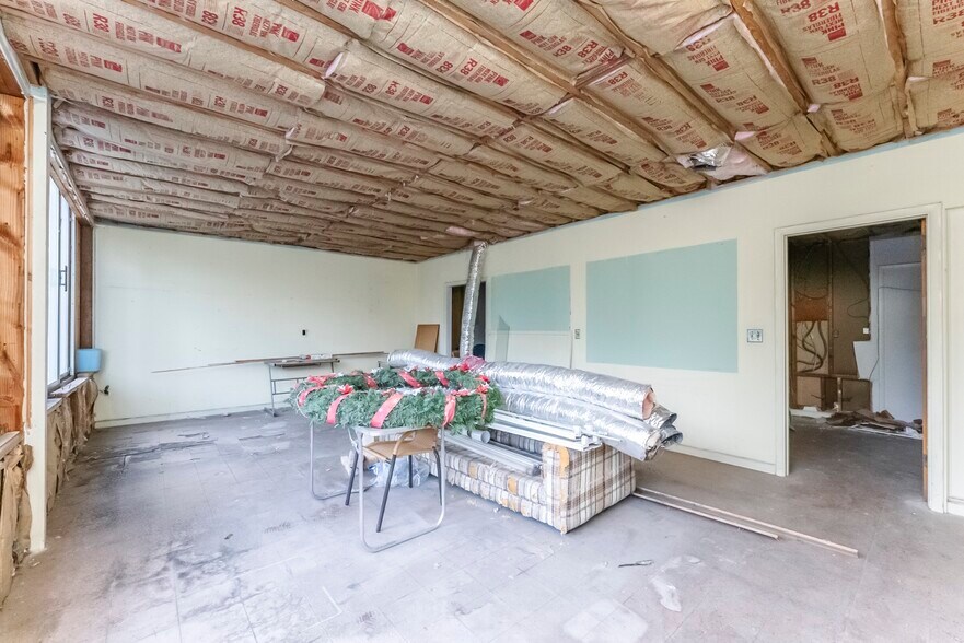 More Photos Of 180 Broadway, Port Ewen Storefront Retail Office For Sale