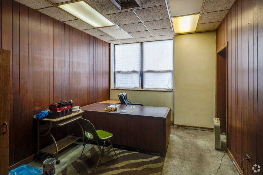 More Photos Of 5851 W Dickens Ave, Chicago Manufacturing For Lease