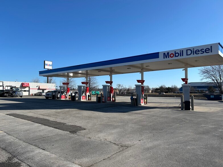 Primary Photo Of 11900 S Marshfield Ave, Calumet Park Service Station For Lease