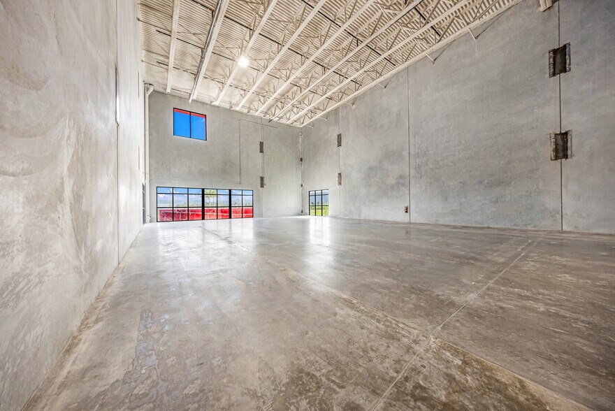 More Photos Of 14101 NW 112th Ave, Hialeah Gardens Warehouse For Lease