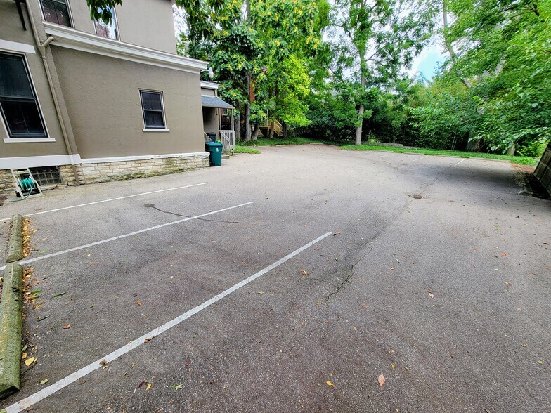 More Photos Of 1730 Madison Rd, Cincinnati Office For Sale