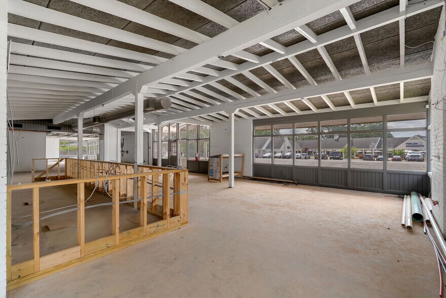 More Photos Of 1813 Laurens Rd, Greenville Restaurant For Sale