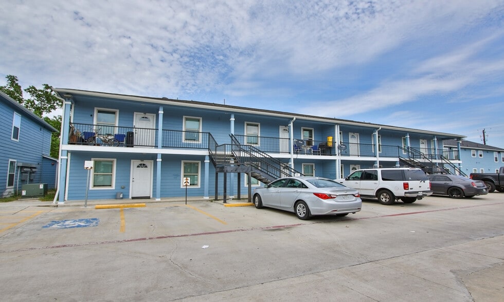 More Photos Of 1318 Avenue A, South Houston Apartments For Sale